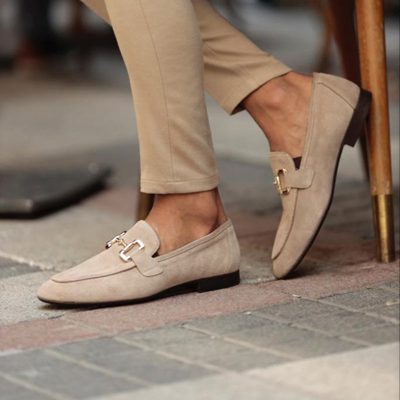 Chaussures Loafer Cuir Noir à Boucle Dorée Élégante