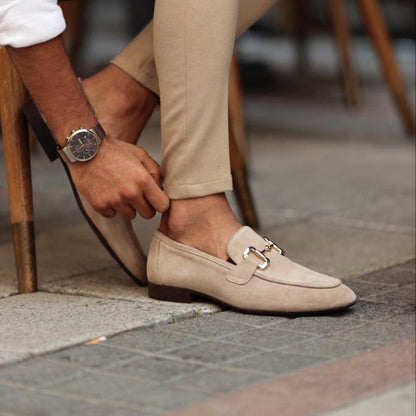 Chaussures Loafer Cuir Noir à Boucle Dorée Élégante