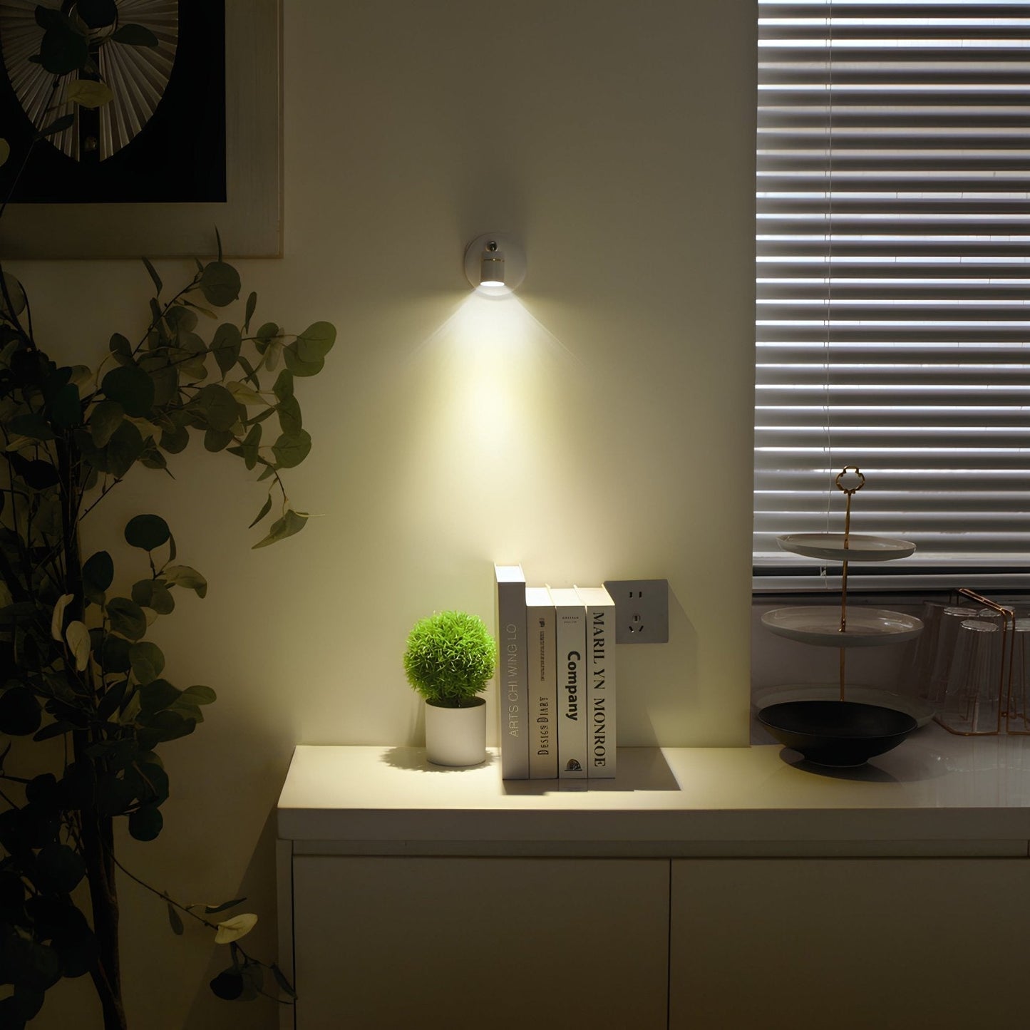 Spot LED Mural Sans Perçage Rechargeable Orientable avec Télécommande - PanierRoyale