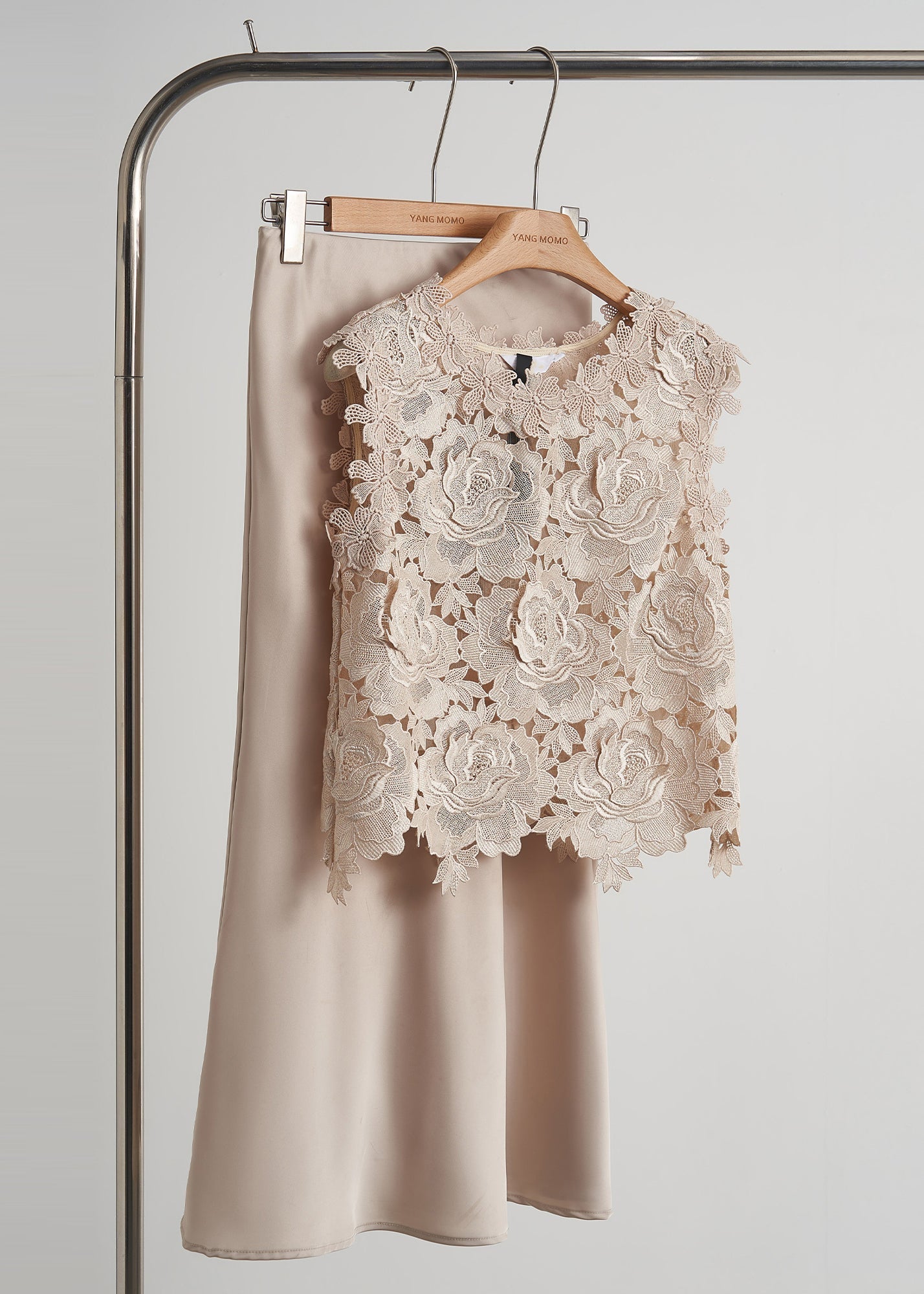Jolis débardeurs dentelle fleurée sans manches - EasyApparels