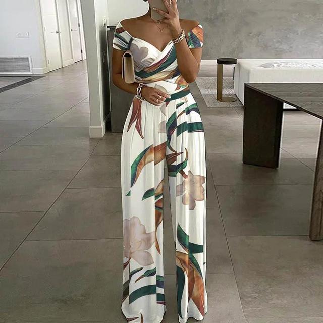 Robe Féminine Décolleté Plunging avec Jupe Flottante et Ceinture Taille