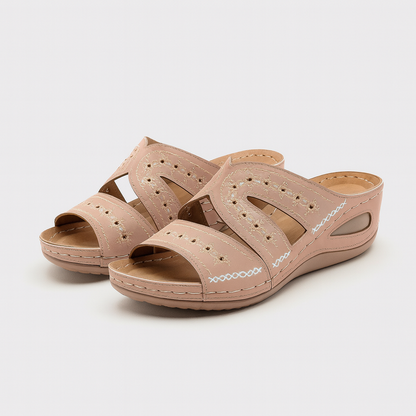 Sandales Femmes Noir Classiques avec Perforations et Semelle Plate