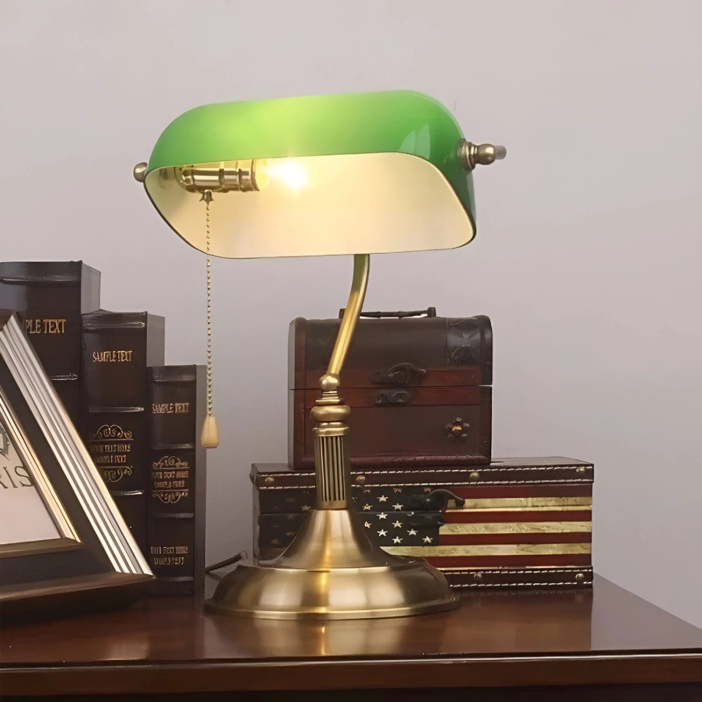 EmeraldGlow™ – Lampe de Table Vintage Éclairage Doux en Verre et Laiton