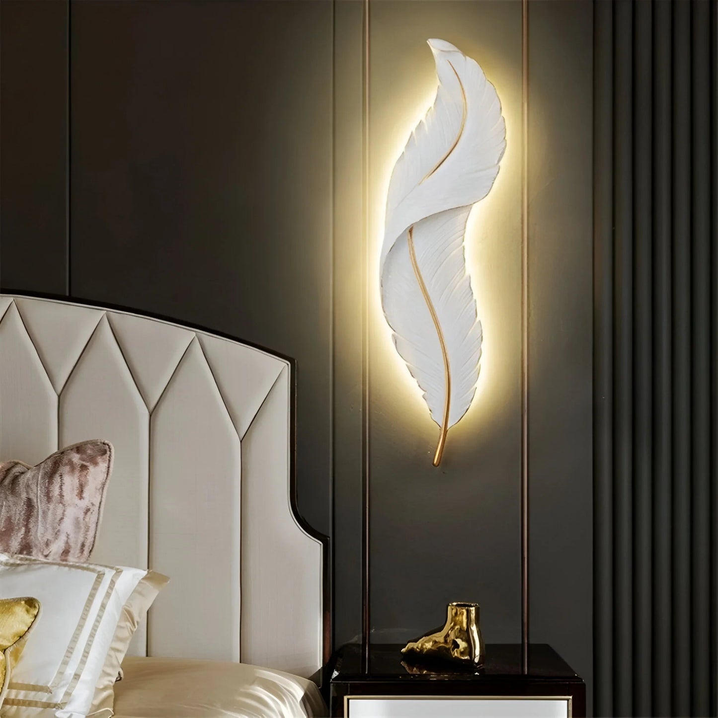 FeatherGlow™ – Applique Murale Design LED Dimmable Éclairage Doux