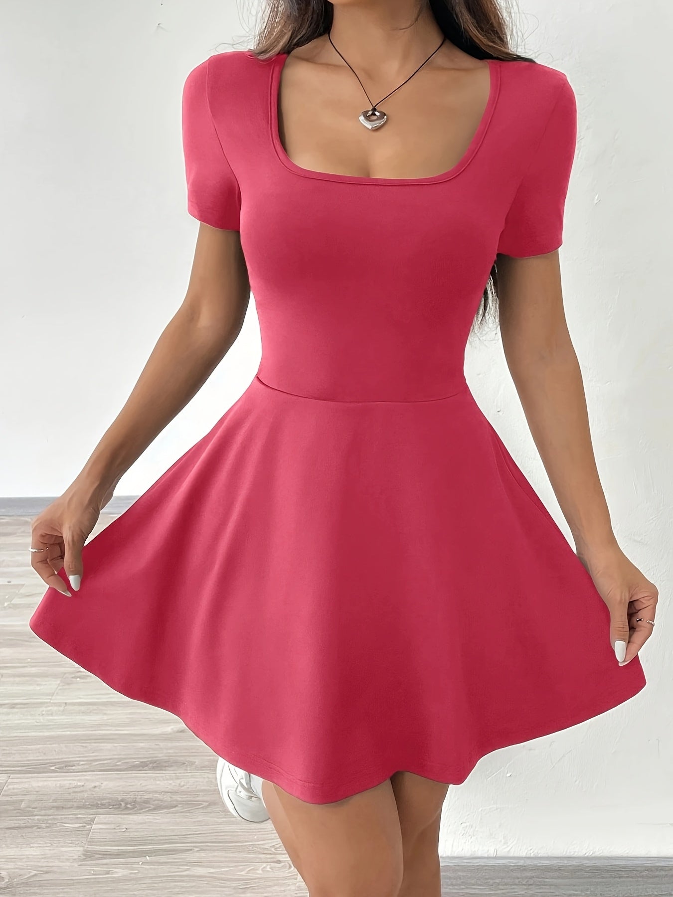 Flexima™ – Robe Moulante Courte Femme Légère et Sport Chic pour l’Été