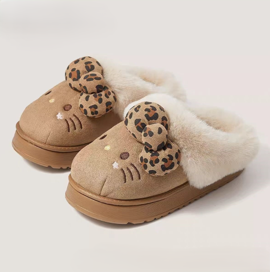 Chaussons Peluche Hello Kitty Doux et Confortables pour Femme