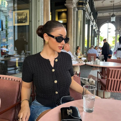 Gilet en maille à manches courtes pour femme avec fermeture boutonnée 4