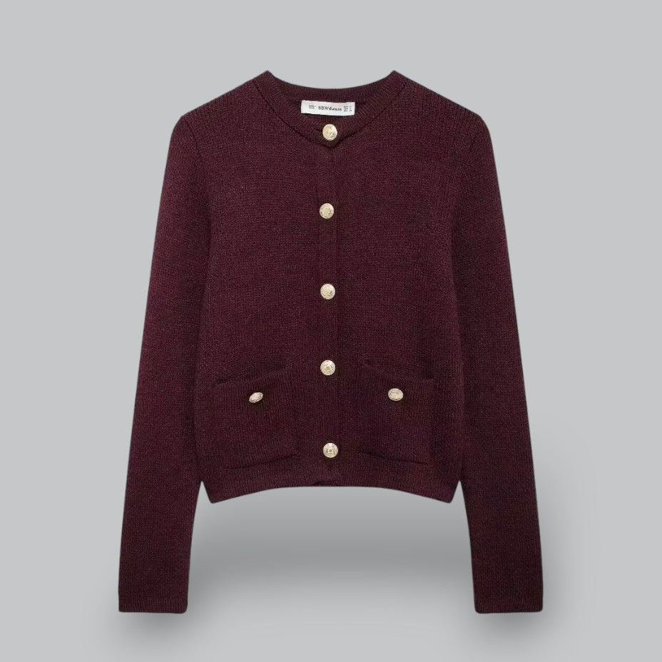 Gilet en maille douce avec boutons dorés → Gilet Maille Élégant avec Fermeture Boutons Dorés - PanierRoyale
