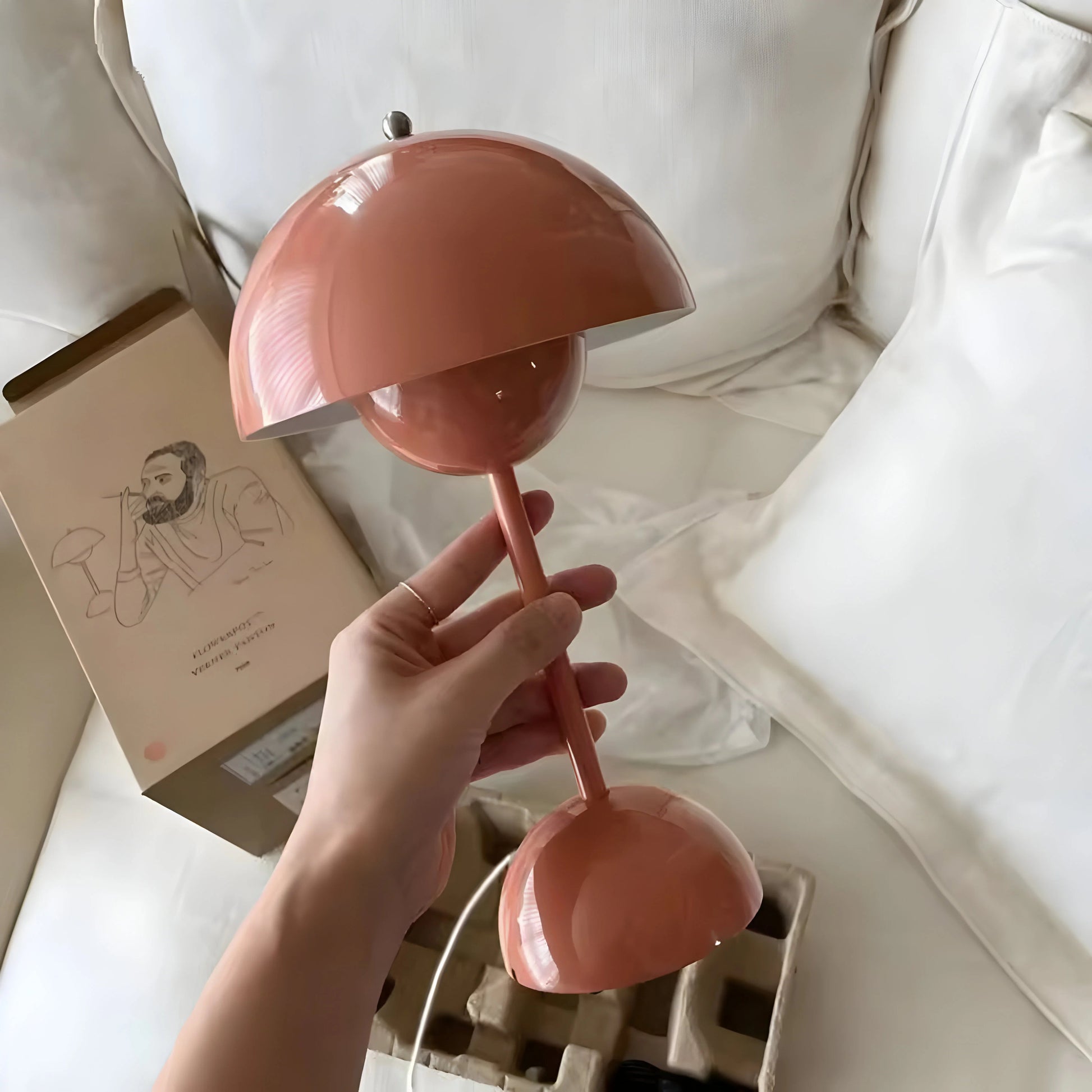GlowCap™ – Lampe de Table LED Douce Éclairage Apaisant