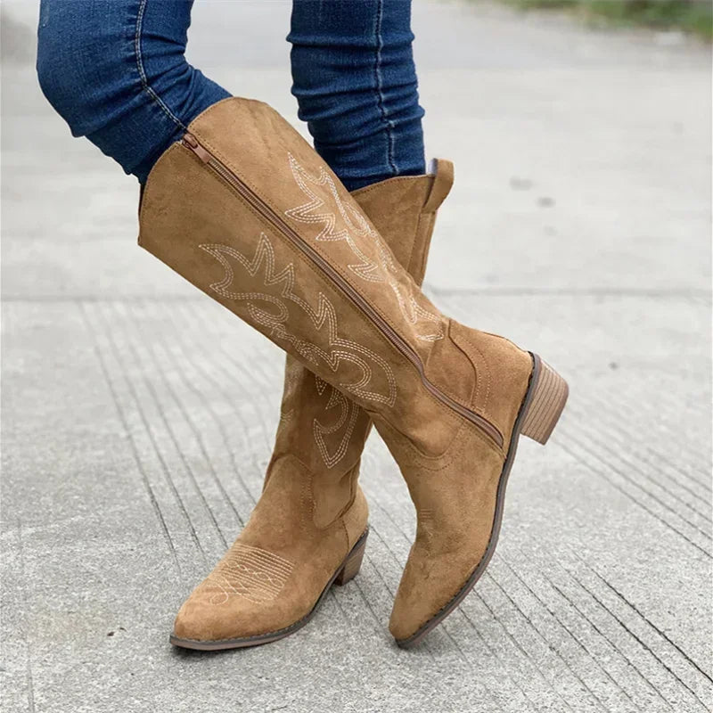 Bottes cowboy femme tendance avec broderies élégantes
