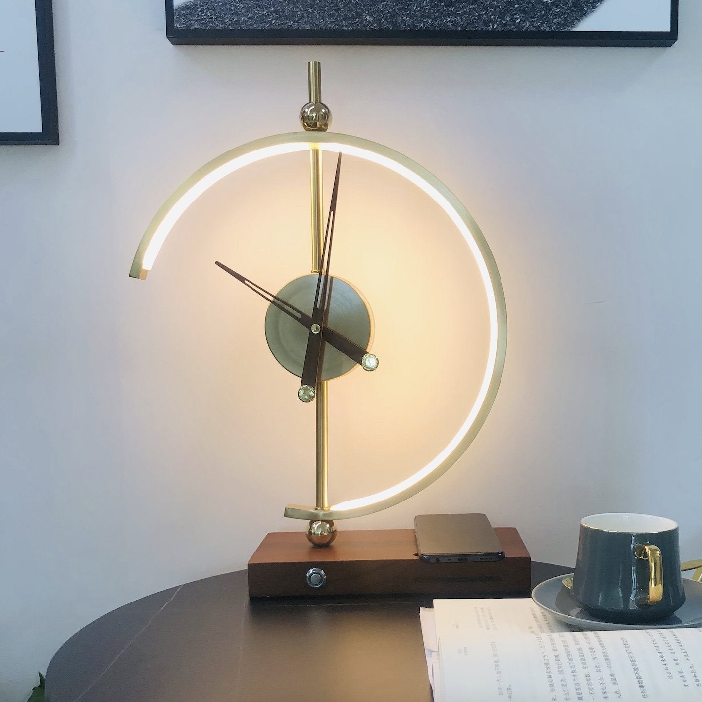 Horlogia™ – Lampe Pour Table De Nuit Chargeur + Horloge Intégrés