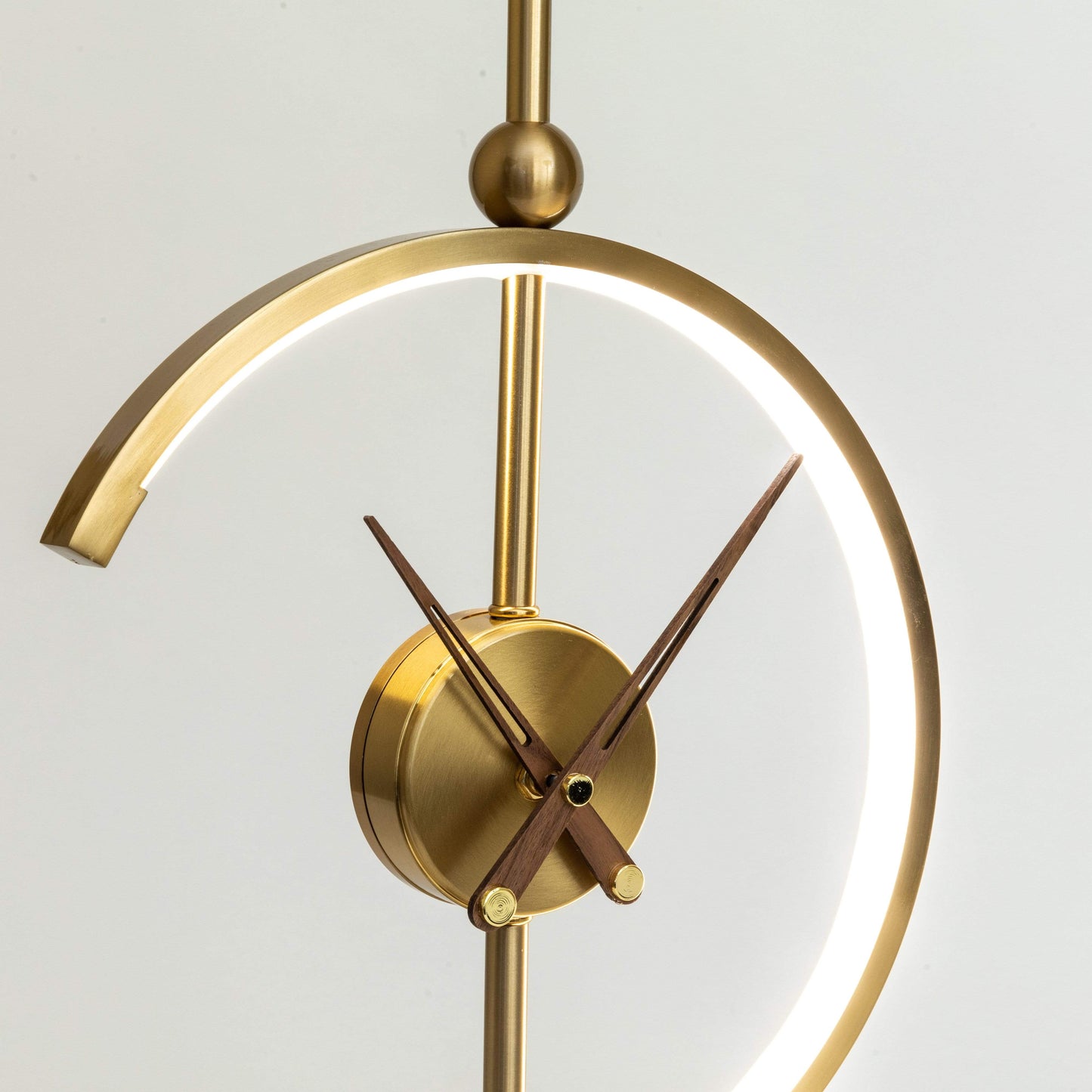 Horlogia™ – Lampe Pour Table De Nuit Chargeur + Horloge Intégrés