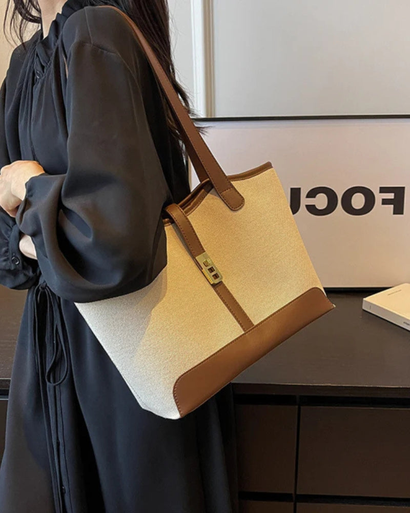 Sac à Épaule en Toile avec Détails Cuir et Fermeture à Bouton