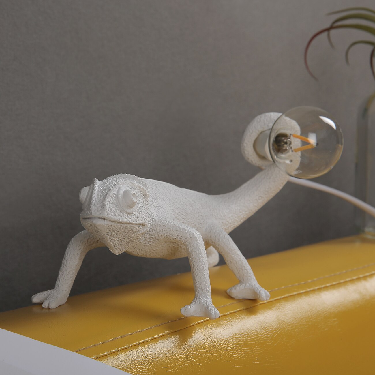 Lézaria™ – Lampe de Table Design en Résine Animal Originale