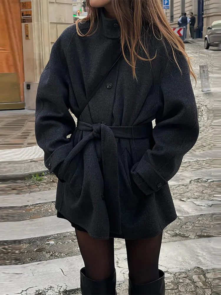 Manteau Femme Hiver Court avec Col Montant et Ceinture - BerlinGlamour