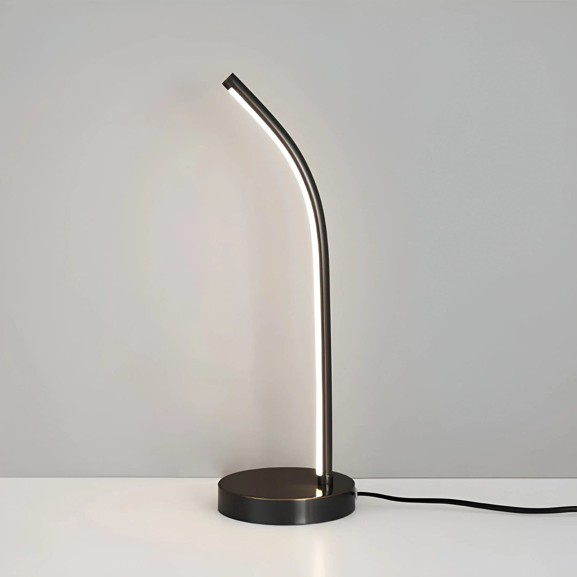 LinearGlow™ – Lampe de Table Dimmable au Design Épuré