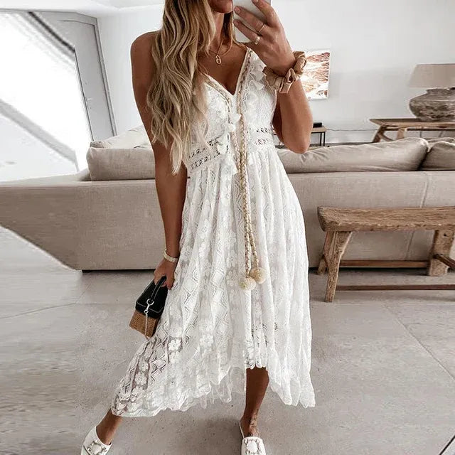 Robe Longue Dentelle Féminine avec Col V et Décolleté Élégant