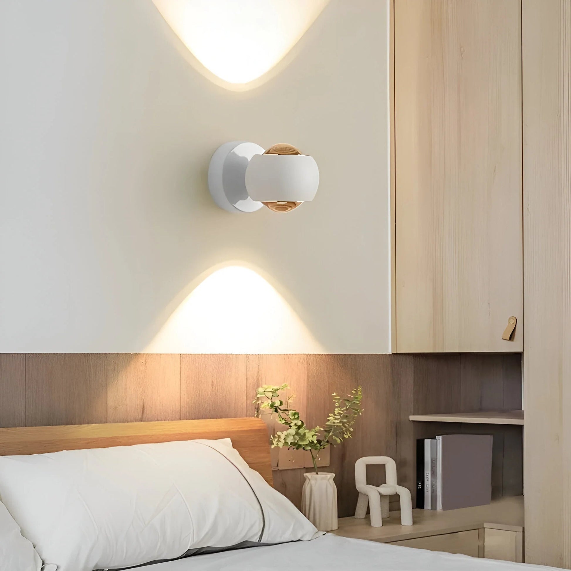 LumiTurn™ – Applique Murale LED Ajustable 180° Économie d'Énergie