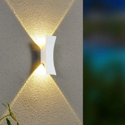 LumièreExtérieure™ – Applique Murale Extérieure Élégante LED Résistante IP65