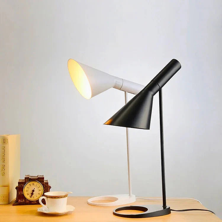 LumièreModerne™ – Applique Murale Design Éclairage Doux en Métal Noir