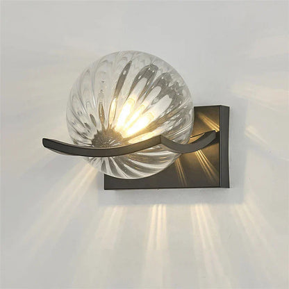 LumièreModerne™ – Applique Murale Design en Verre Énergétiquement Efficace