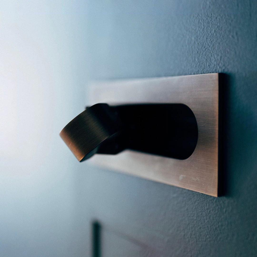 Lumora™ – Applique Murale LED Moderne avec Éclairage Réglable