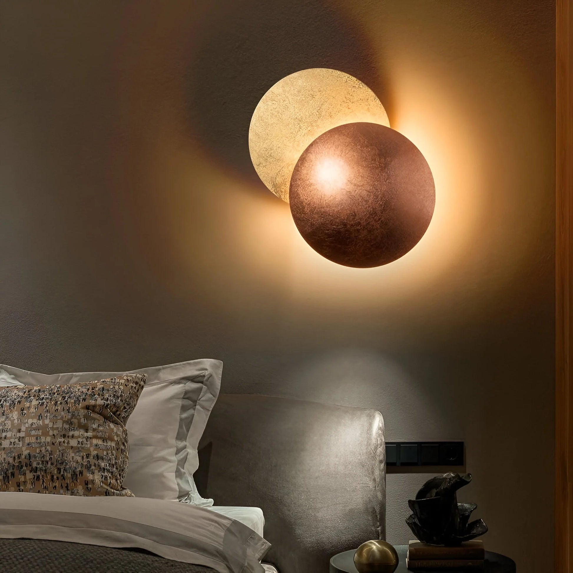 LunarGlow™ – Applique Murale Design Métal Argenté Éclairage Ajustable