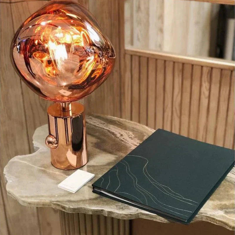 Lustrava™ – Lampe de Table Design Métal et PVC Élégante