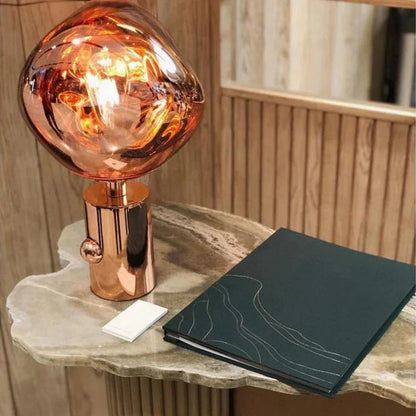 Lustrava™ – Lampe de Table Design Métal et PVC Élégante