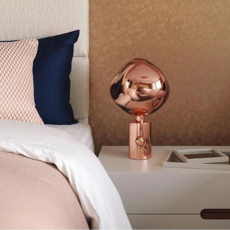 Lustrava™ – Lampe de Table Design Métal et PVC Élégante