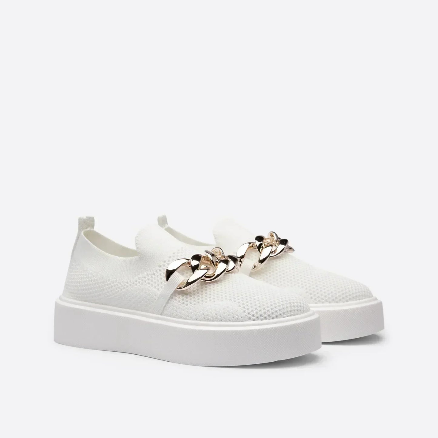Chaussures femme à boucles dorées élégantes