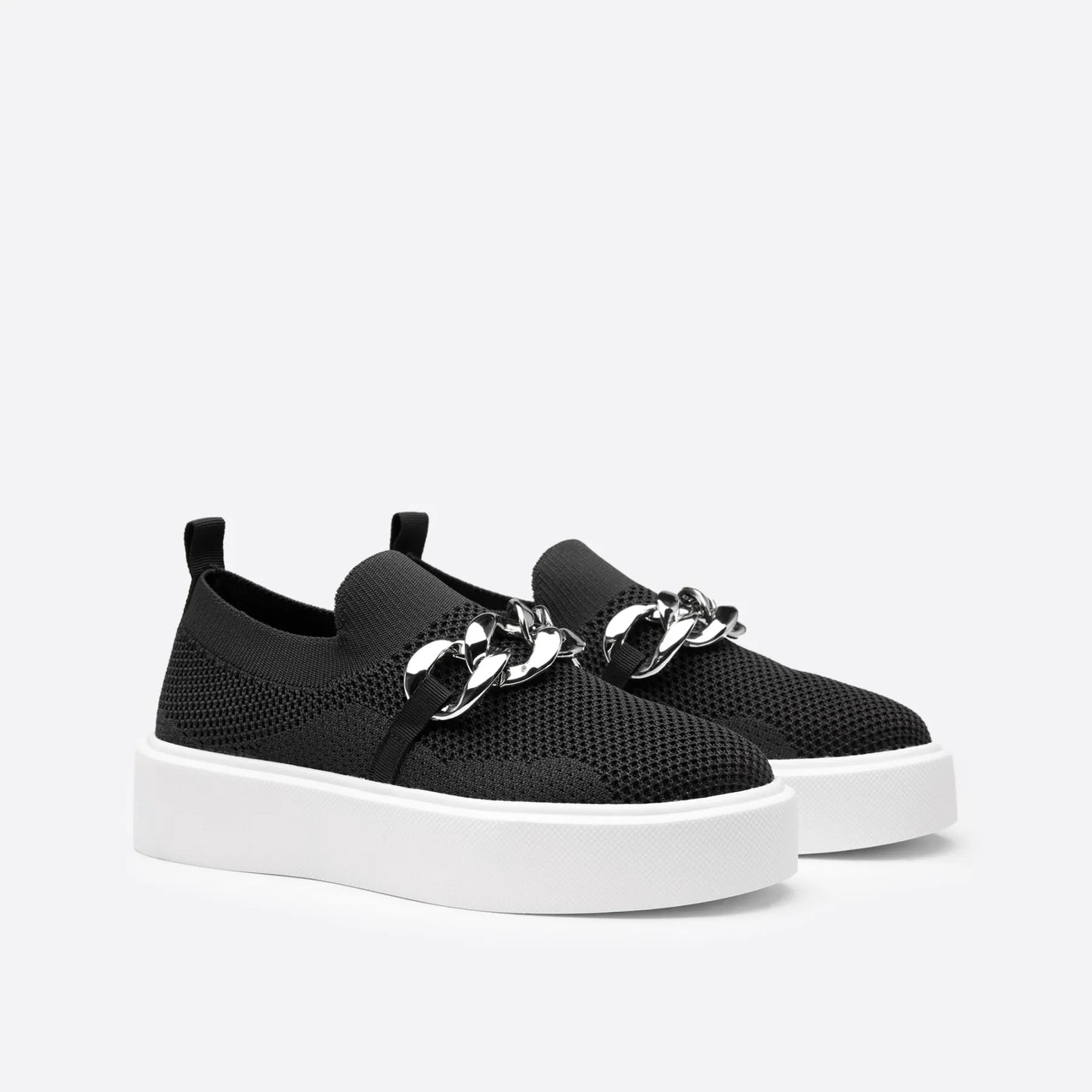 Chaussures femme à boucles dorées élégantes