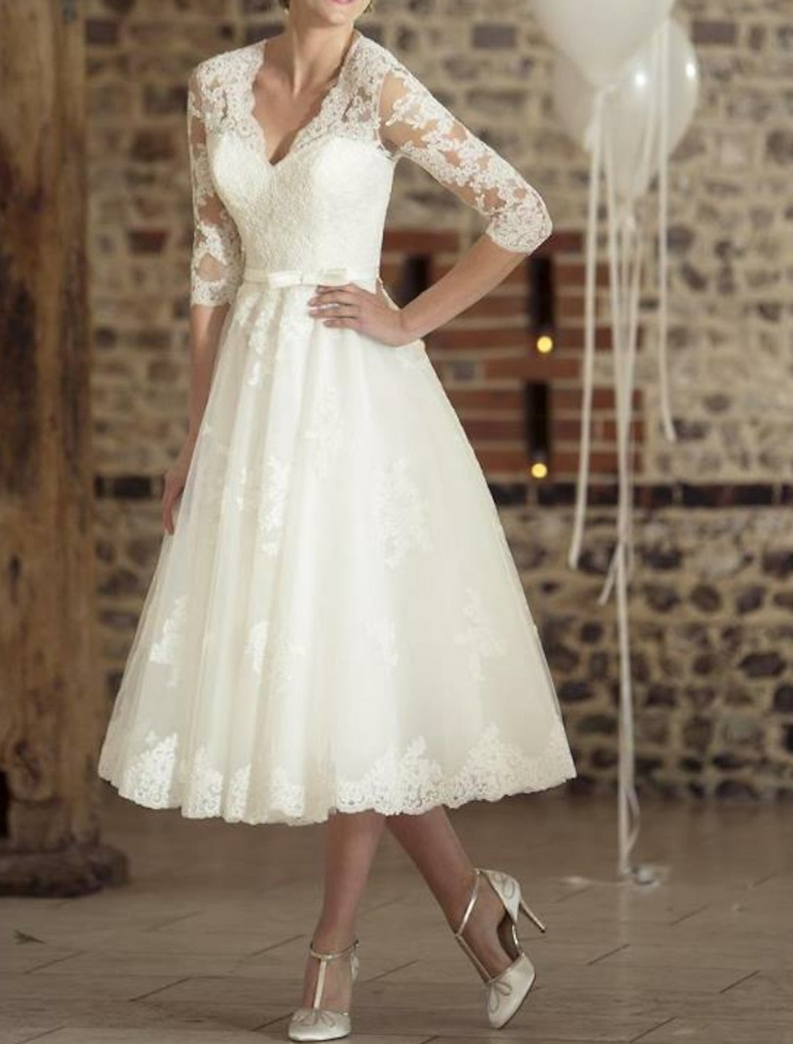 Robe de Mariée Vintage en Dentelle Midi Fleurée - BerlinGlamour