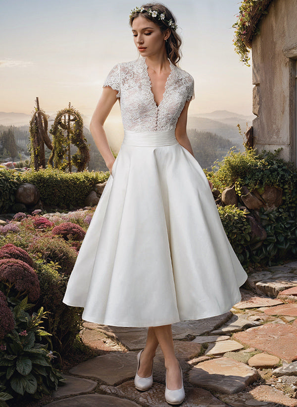 Robe de Mariage en Dentelle avec Décolleté en V et Ourlet Midi - BerlinGlamour