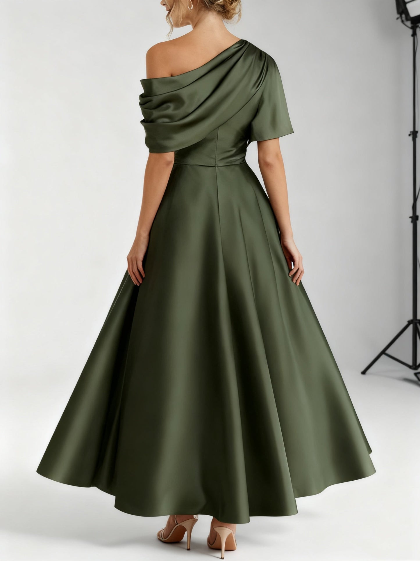 Robe Femme Satin Coupe Aline Épaule Dénudée Volants Longueur Cheville