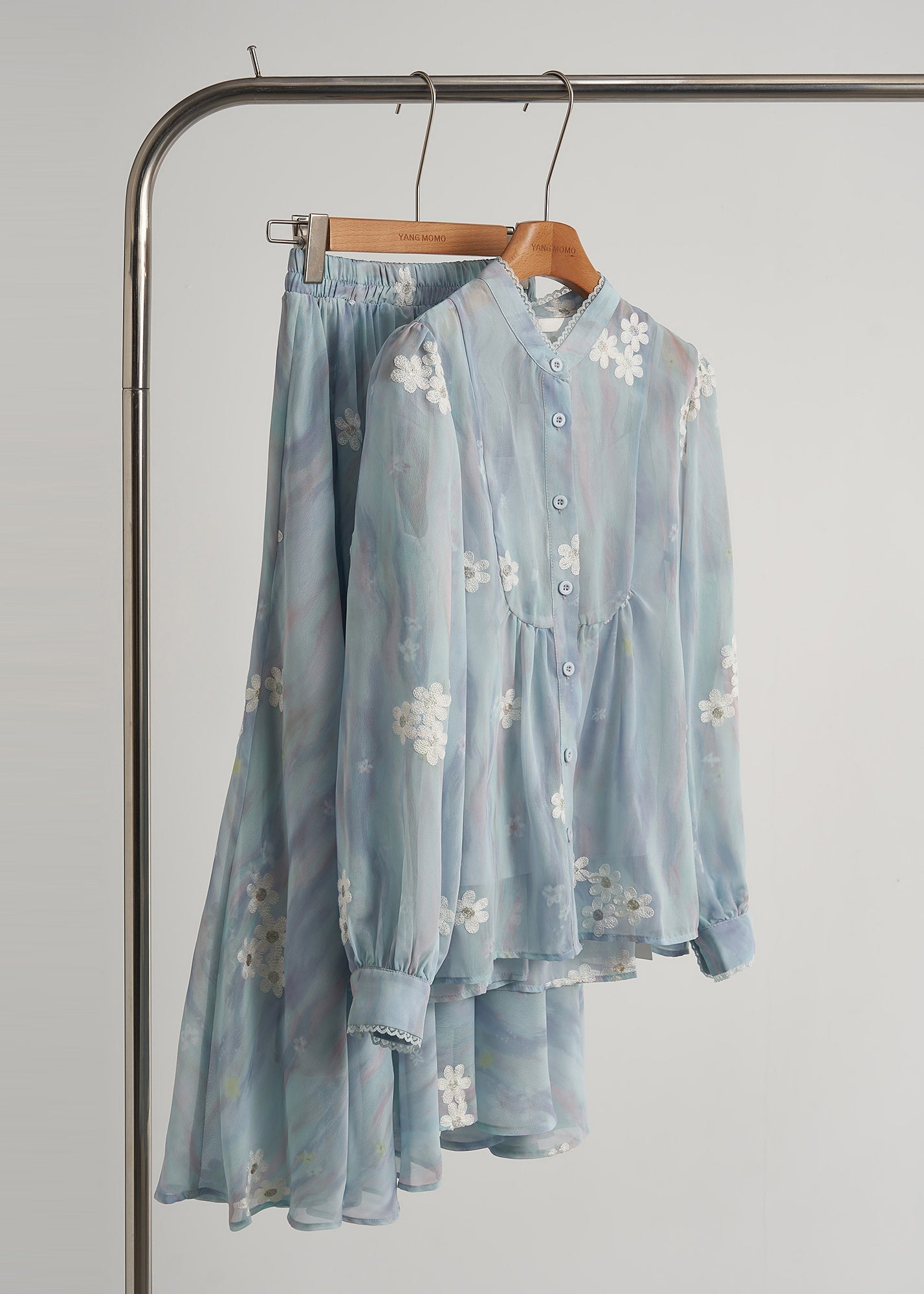 Robe deux pièces en mousseline fleuri bleu ciel élégant - EasyApparels