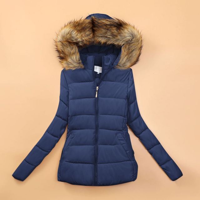 Veste Femme Hivernale Élégante à Capuche avec Col Fourrure Synthétique