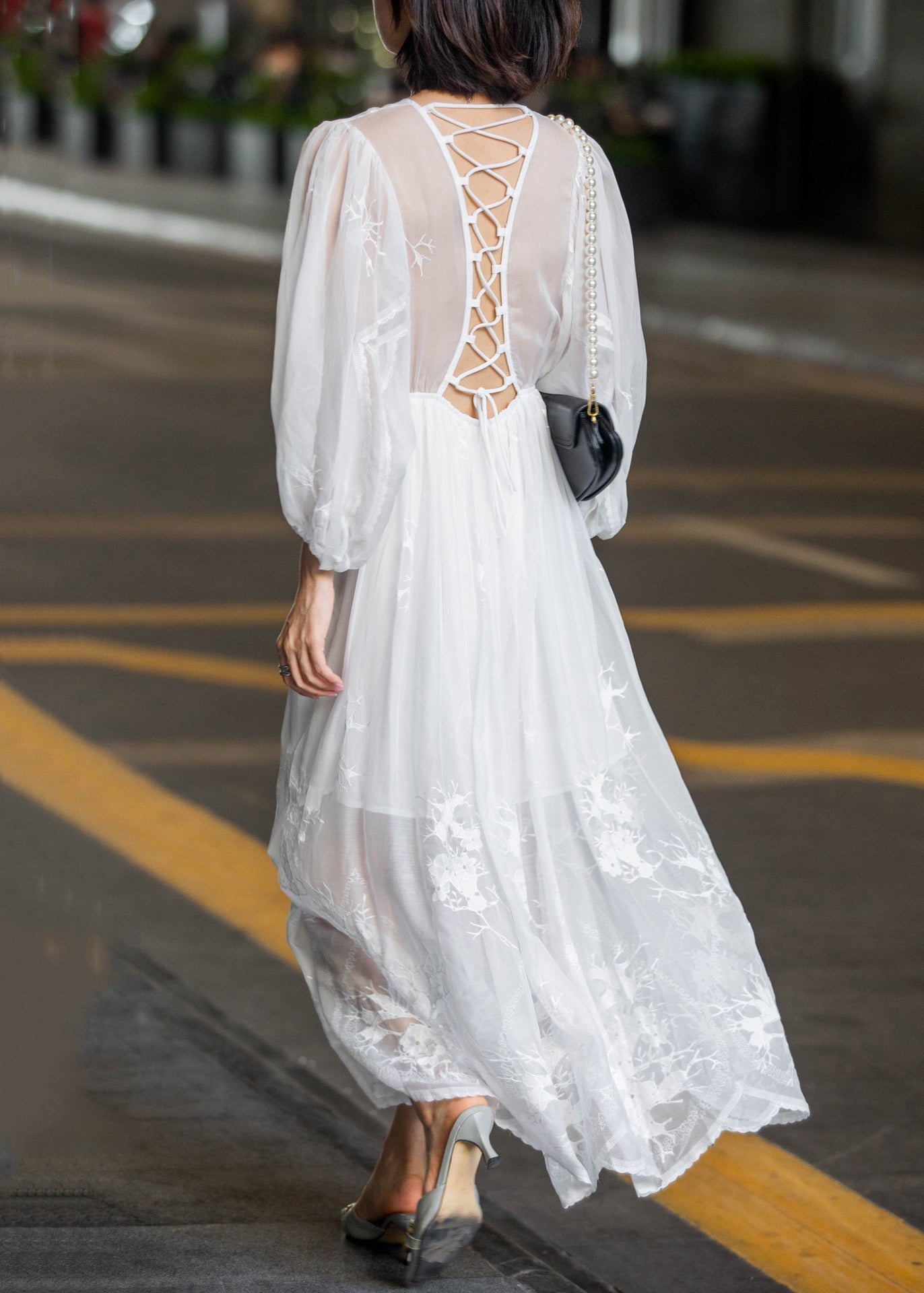 Robe longue en soie élégante à dentelle blanche pour femme - EasyApparels