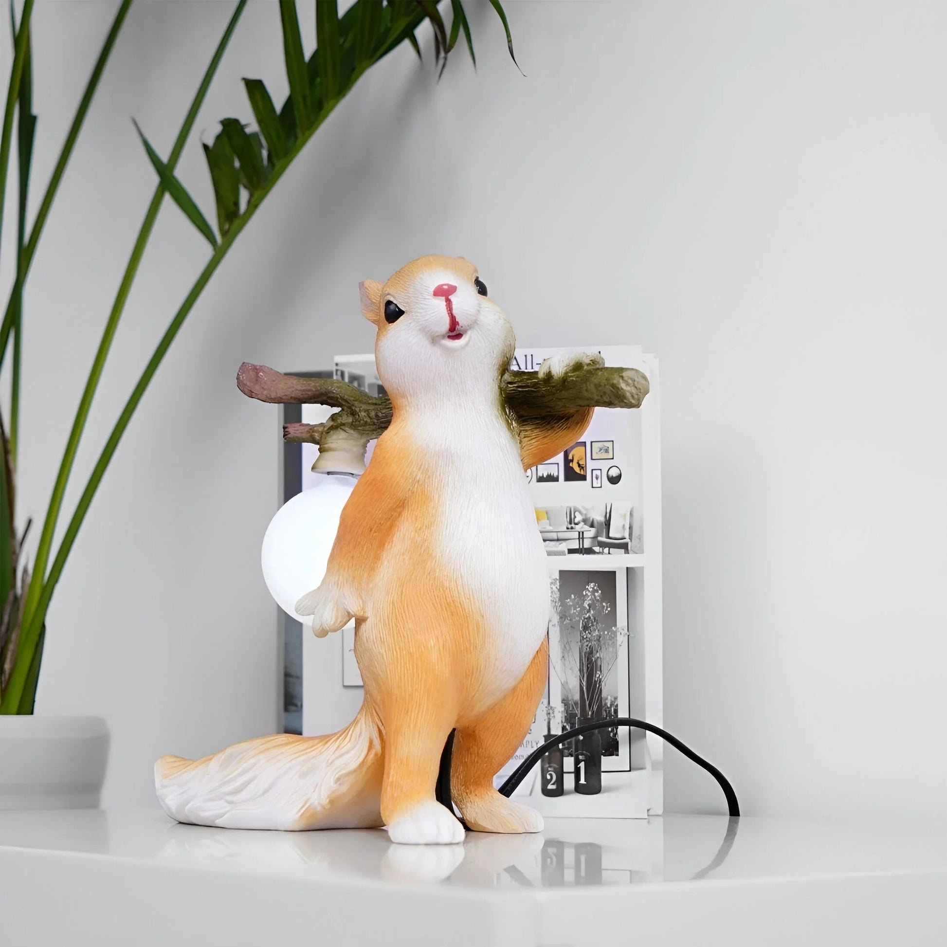 NutGlow™ – Lampe de Table Éclairante et Décorative en Forme d'Écureuil