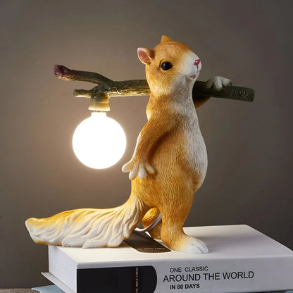 NutGlow™ – Lampe de Table Éclairante et Décorative en Forme d'Écureuil
