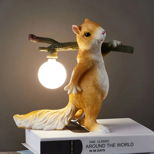 NutGlow™ – Lampe de Table Éclairante et Décorative en Forme d'Écureuil