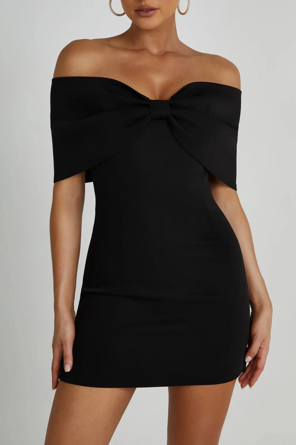 Robe Femme Courte et Élégante Décolleté Plunging Séducteur - PanierRoyale