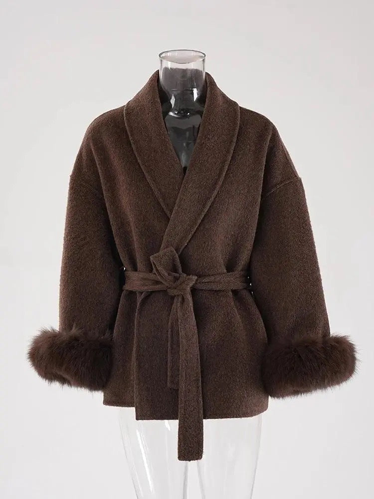 Manteau femme hiver court avec col en fausse fourrure élégant