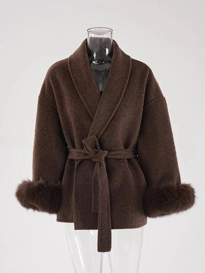 Manteau femme hiver court avec col en fausse fourrure élégant