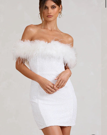 Robe Courte Pailletée Épaules Découvertes