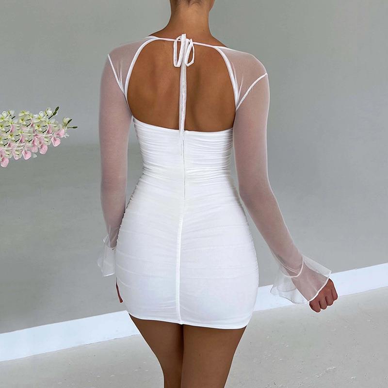 Robe femme courte élégante en dentelle avec manches fines