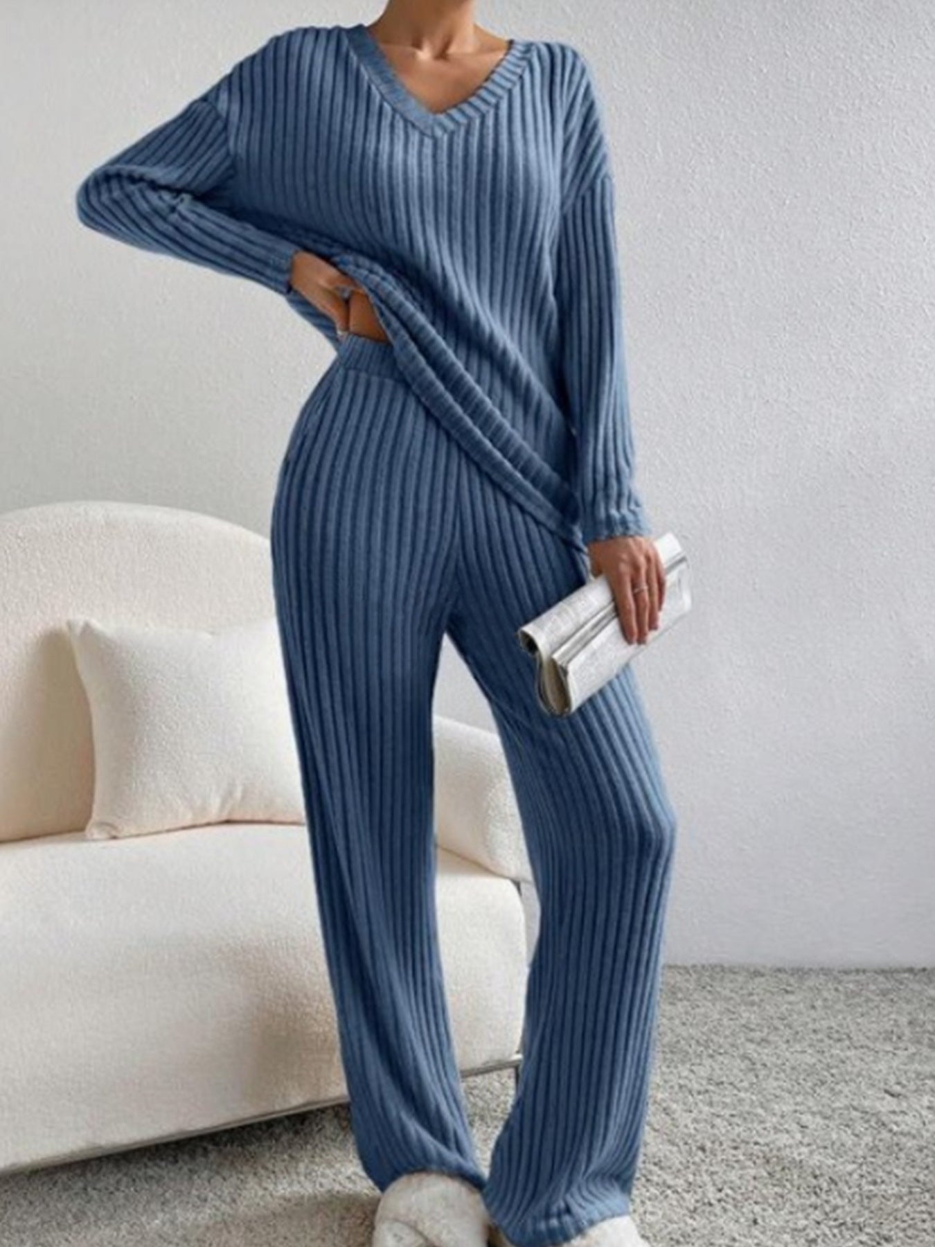Ensemble Femme Tricot Élégant VDécolleté et Détente