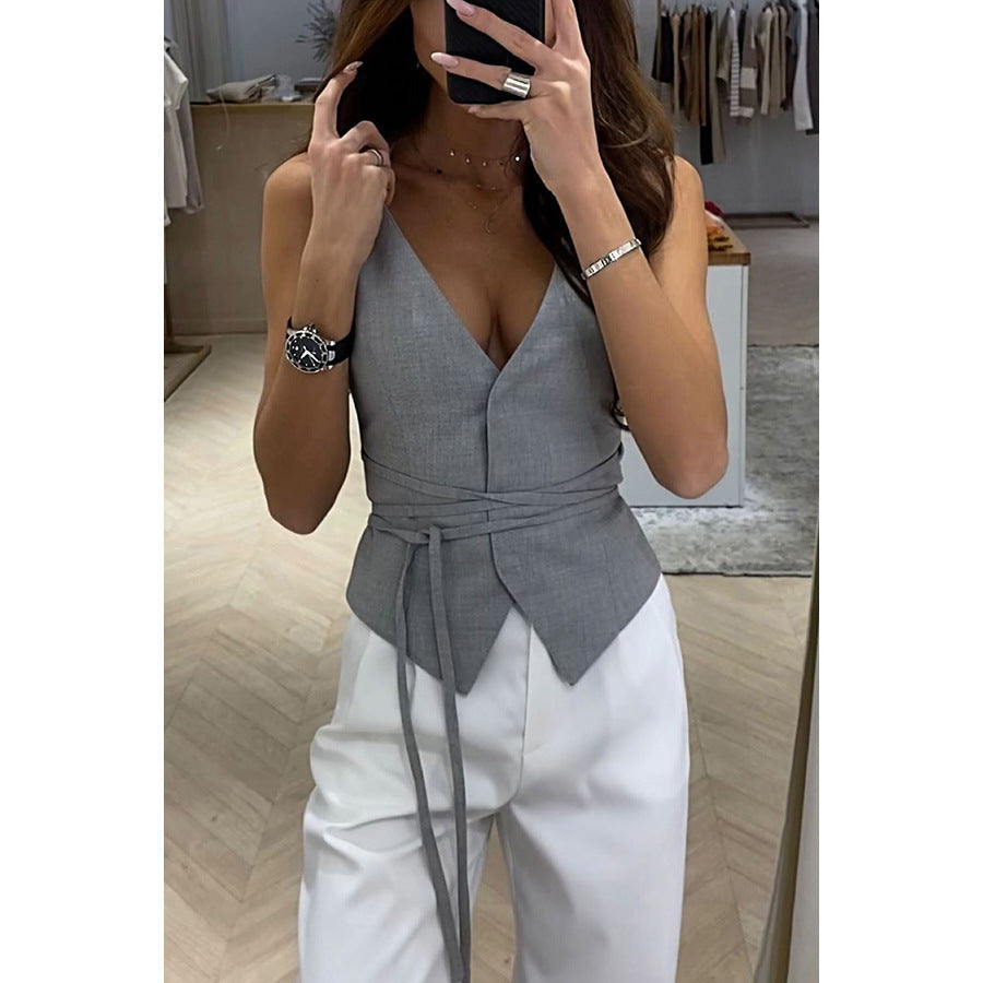 Isabella | Top Noir Sans Manches avec Ceinture à la Taille