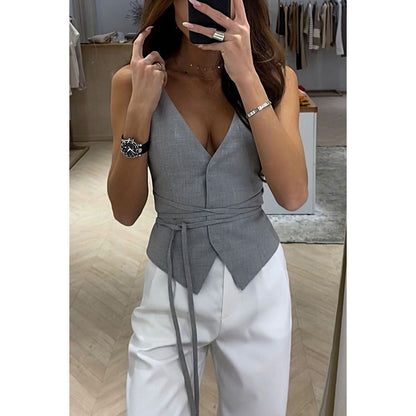 Isabella | Top Noir Sans Manches avec Ceinture à la Taille