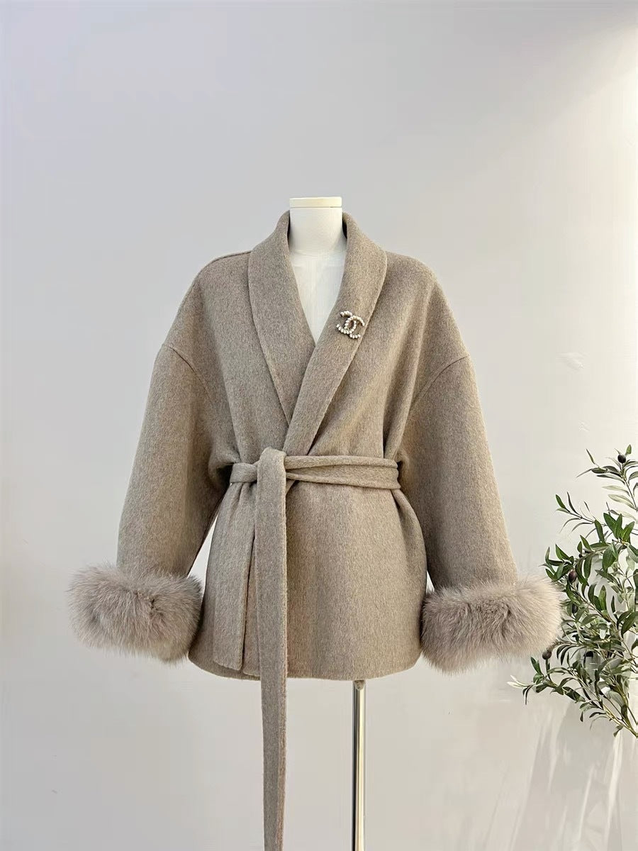Manteau femme hiver court avec col en fausse fourrure élégant